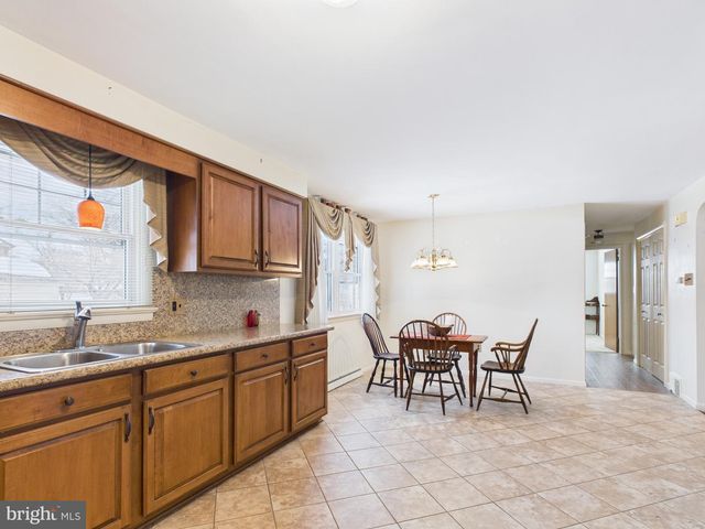 2370 LOUCKS RD, York, PA 17408