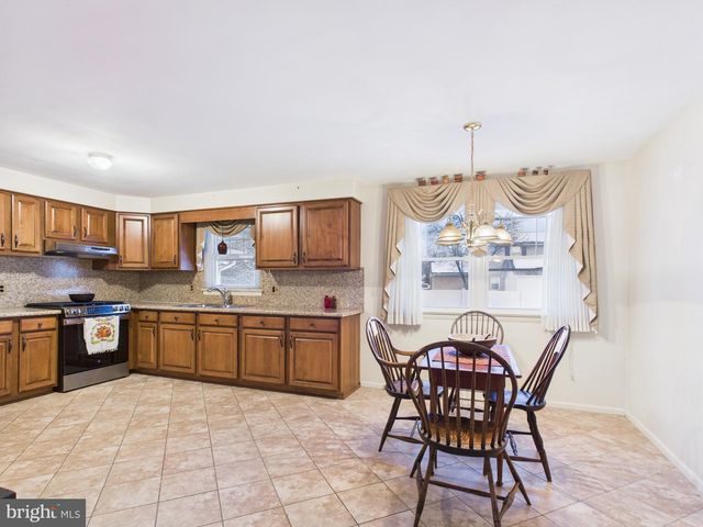 2370 LOUCKS RD, York, PA 17408