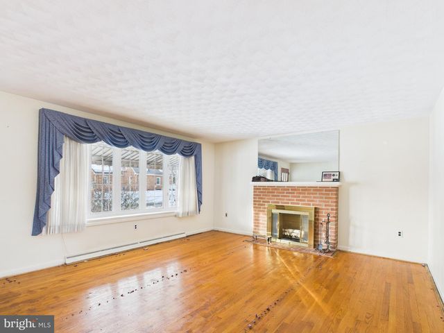 2370 LOUCKS RD, York, PA 17408