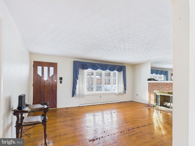 2370 LOUCKS RD, York, PA 17408