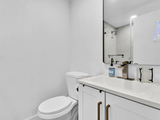 2003 N 42nd Avenue, Hollywood, FL 33021