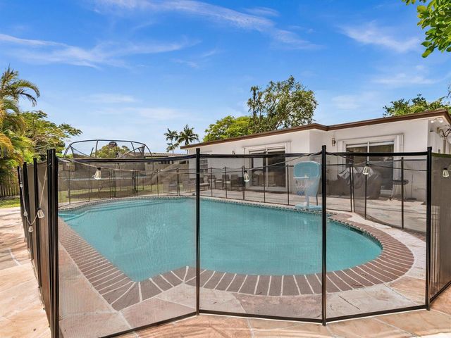 2003 N 42nd Avenue, Hollywood, FL 33021