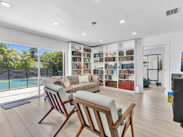 2003 N 42nd Avenue, Hollywood, FL 33021