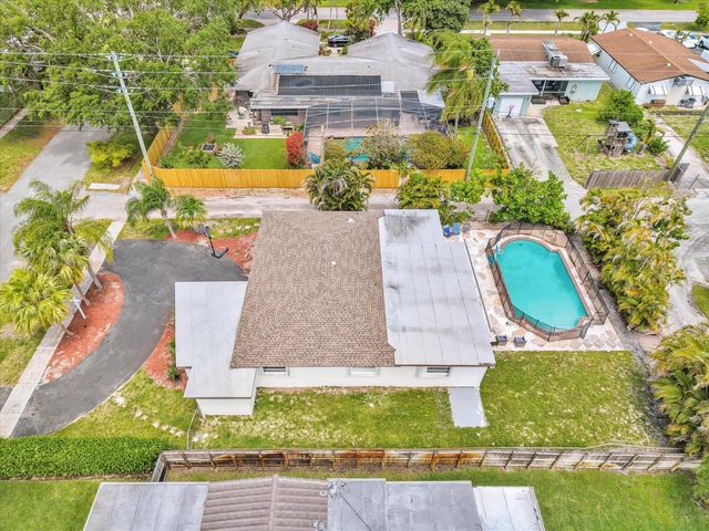 2003 N 42nd Avenue, Hollywood, FL 33021