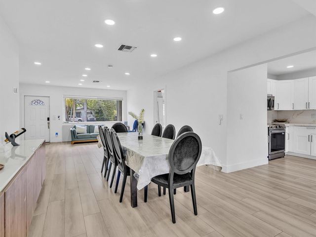 2003 N 42nd Avenue, Hollywood, FL 33021