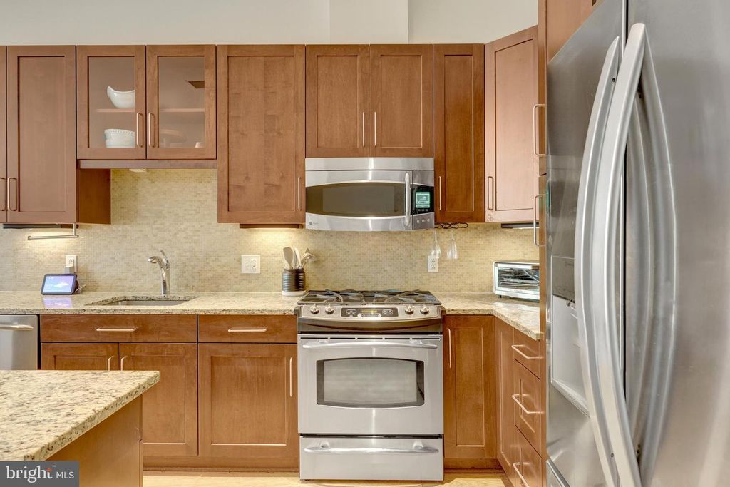 8220 CRESTWOOD HEIGHTS DR #115, Mclean, VA 22102