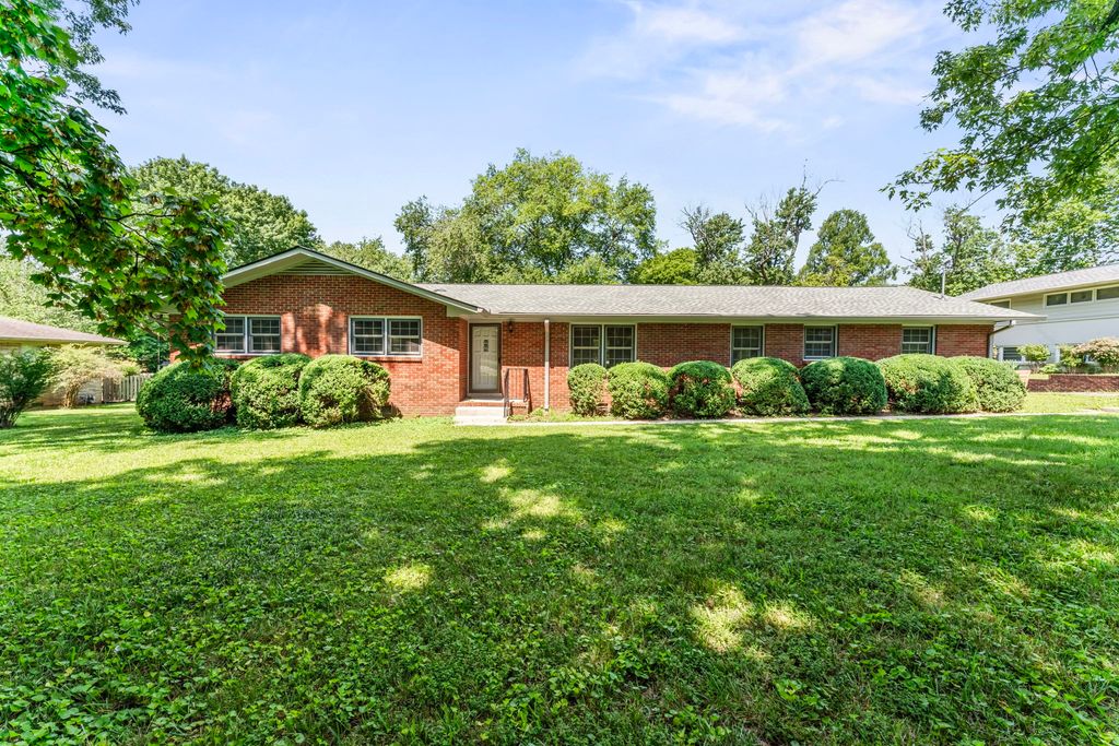 1006 Houston Dr, Murfreesboro, TN 37130