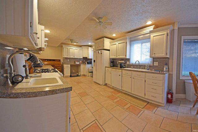 11213 Robinair Drive, Fort Wayne, IN 46818