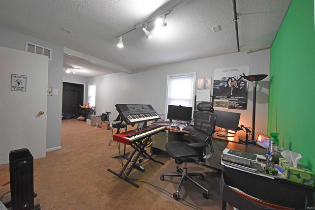 11213 Robinair Drive, Fort Wayne, IN 46818