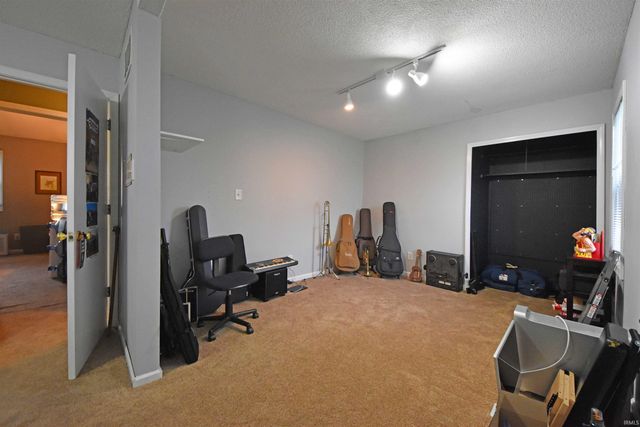 11213 Robinair Drive, Fort Wayne, IN 46818