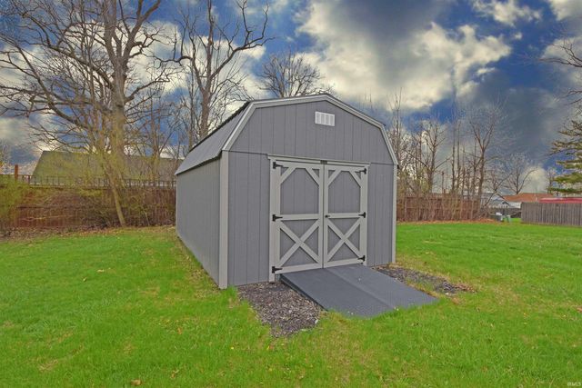 11213 Robinair Drive, Fort Wayne, IN 46818