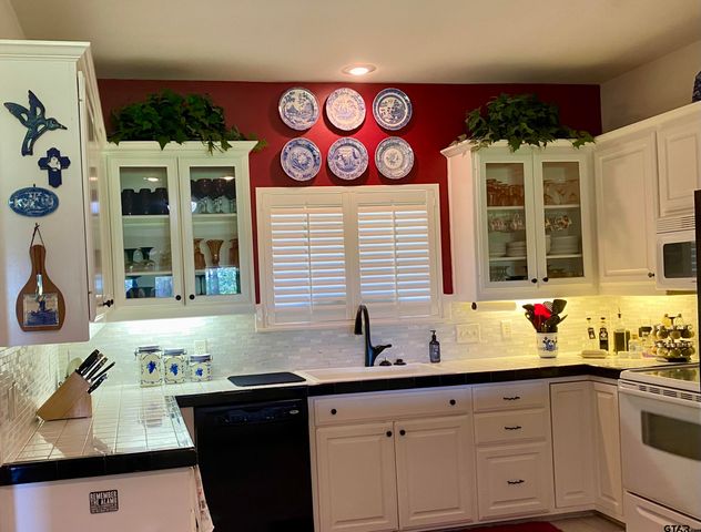 178 Pine Tree Unit B, Holly Lake Ranch, TX 75765