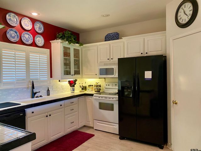 178 Pine Tree Unit B, Holly Lake Ranch, TX 75765