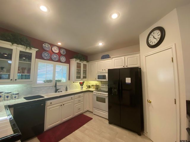 178 Pine Tree Unit B, Holly Lake Ranch, TX 75765
