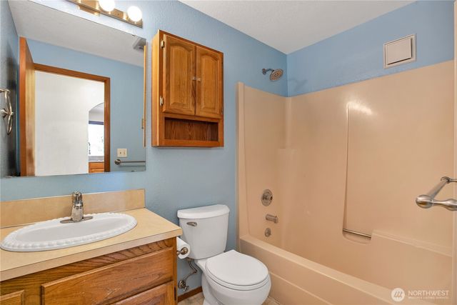 6541 Lake Saint Clair Drive SE, Olympia, WA 98513