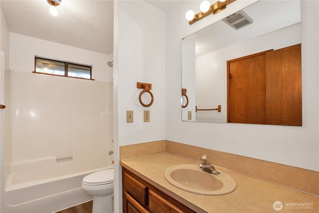 6541 Lake Saint Clair Drive SE, Olympia, WA 98513