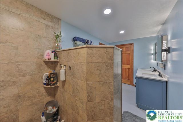 257 Hoffman Road, Bushkill Twp, PA 18091