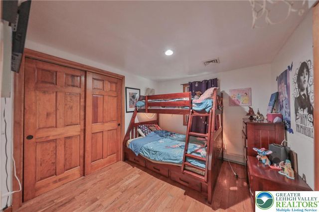 257 Hoffman Road, Bushkill Twp, PA 18091