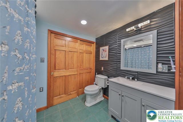 257 Hoffman Road, Bushkill Twp, PA 18091