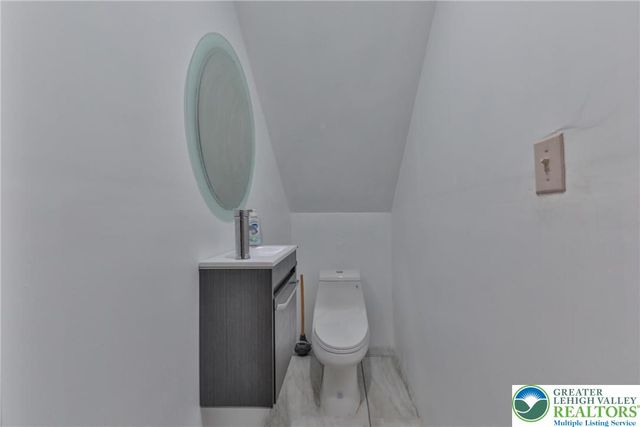 257 Hoffman Road, Bushkill Twp, PA 18091