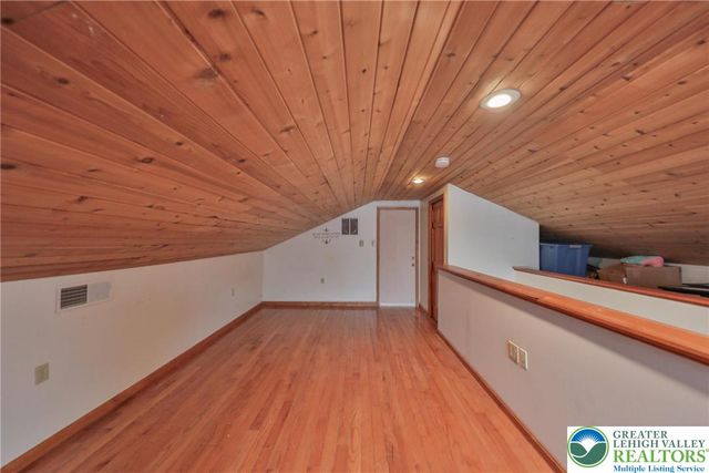 257 Hoffman Road, Bushkill Twp, PA 18091