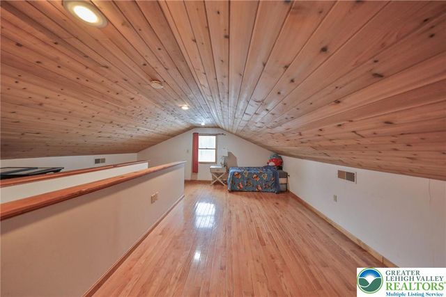 257 Hoffman Road, Bushkill Twp, PA 18091