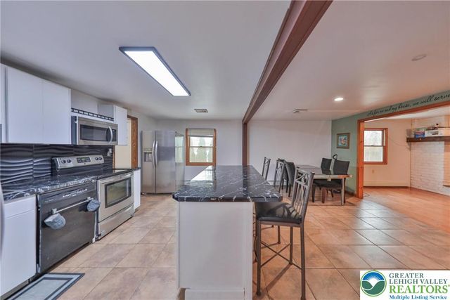 257 Hoffman Road, Bushkill Twp, PA 18091