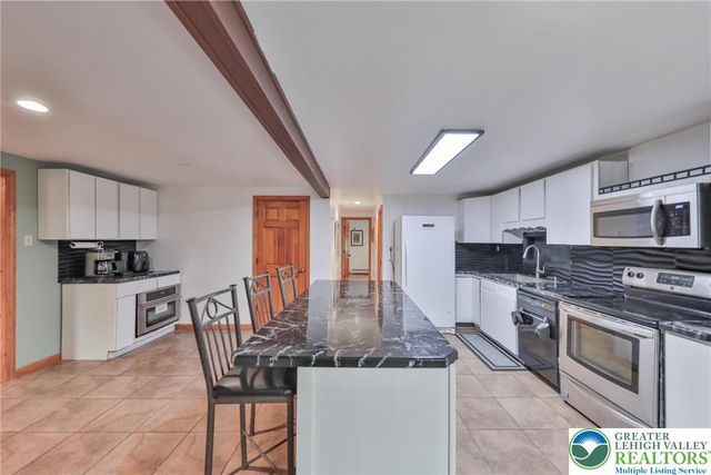 257 Hoffman Road, Bushkill Twp, PA 18091