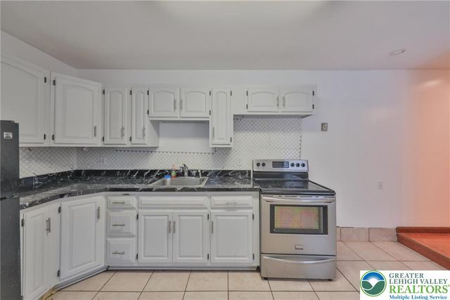 257 Hoffman Road, Bushkill Twp, PA 18091