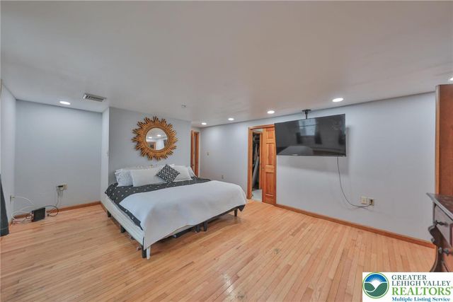 257 Hoffman Road, Bushkill Twp, PA 18091