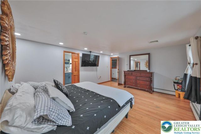 257 Hoffman Road, Bushkill Twp, PA 18091