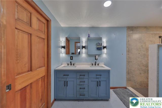 257 Hoffman Road, Bushkill Twp, PA 18091