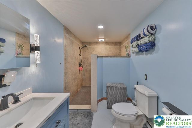 257 Hoffman Road, Bushkill Twp, PA 18091