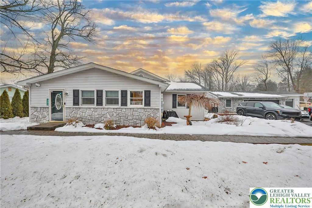 257 Hoffman Road, Bushkill Twp, PA 18091