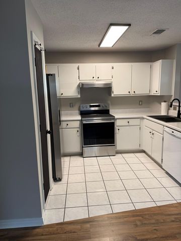 38 Ruby Circle, Mary Esther, FL 32569