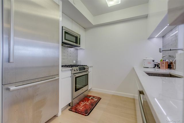 13835 39th Avenue 4B, Flushing, NY 11354