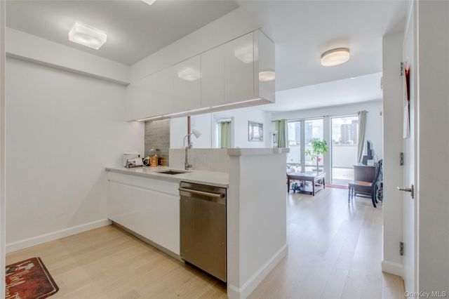 13835 39th Avenue 4B, Flushing, NY 11354