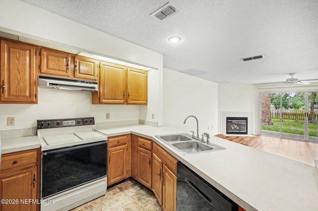 11285 LAKE MANDARIN Circle E, Jacksonville, FL 32223