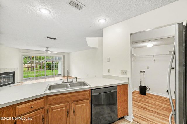 11285 LAKE MANDARIN Circle E, Jacksonville, FL 32223