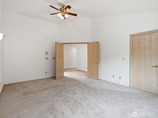 1835 S 251st Place, Des Moines, WA 98198