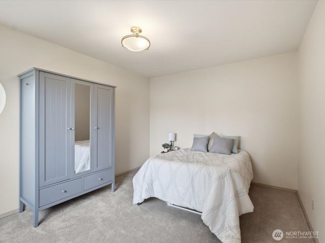 1835 S 251st Place, Des Moines, WA 98198