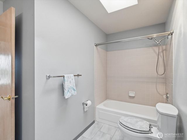1835 S 251st Place, Des Moines, WA 98198