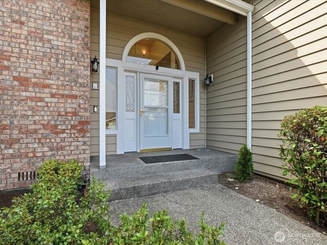 1835 S 251st Place, Des Moines, WA 98198