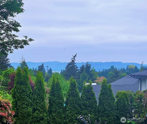 1835 S 251st Place, Des Moines, WA 98198