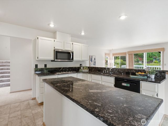 1835 S 251st Place, Des Moines, WA 98198