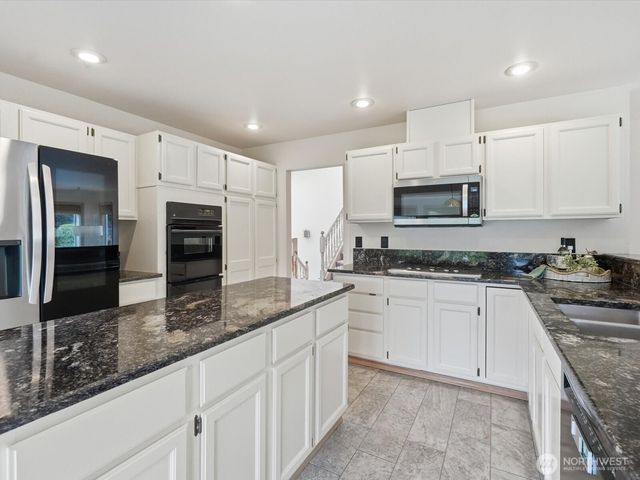 1835 S 251st Place, Des Moines, WA 98198