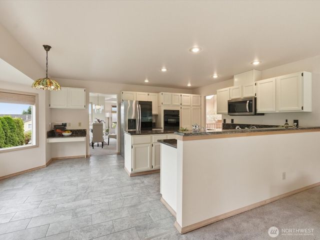 1835 S 251st Place, Des Moines, WA 98198