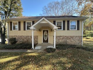 1130 Windsor Cir, Lyles, TN 37098