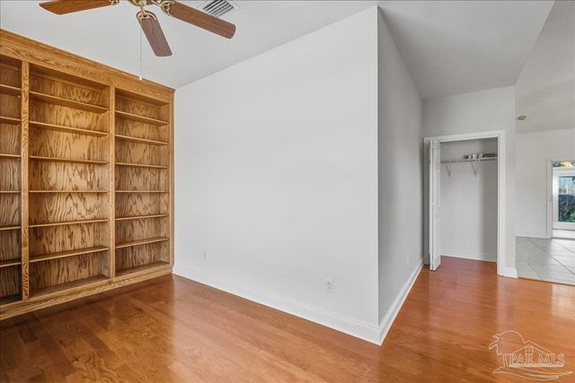 2500 Crescent Pl, Navarre, FL 32566