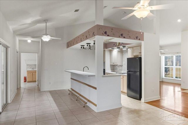 2500 Crescent Pl, Navarre, FL 32566